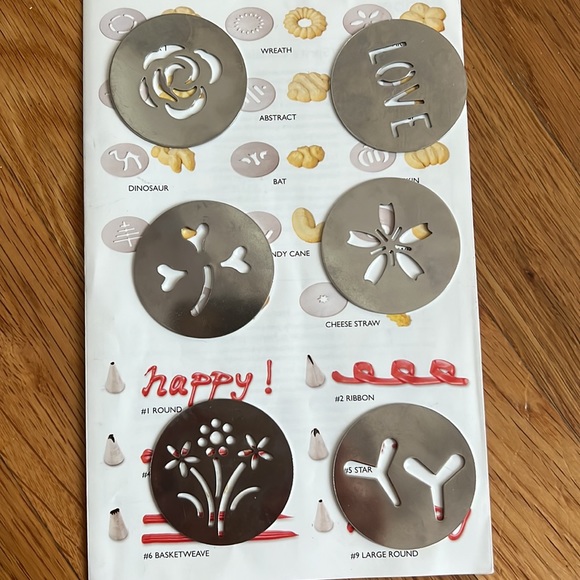 Crate & Barrel cookie Press & decorating set - Picture 4 of 4